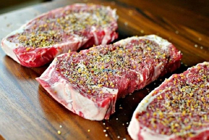 Cách Ướp Thịt Ngựa Nướng Thơm Ngon - Chuẩn Vị Nhà Hàng 3 Cần chuẩn bị các gia vị và tẩm ướp giúp miếng thịt thơm ngon hơn.