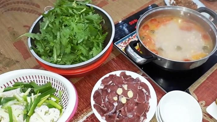 Thịt ngựa nhúng mẻ - món ăn vừa dinh dưỡng, vừa thanh đạm