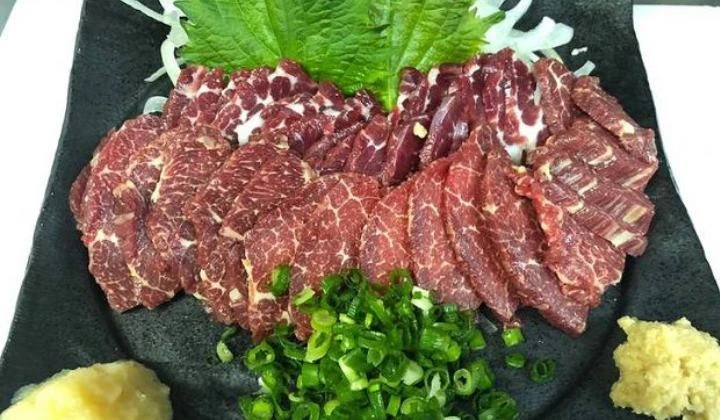 nguyên liệu thịt ngựa xào rau răm 