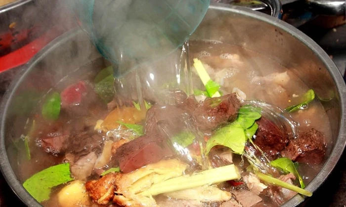 Nồi lẩu thắng cố thơm ngon, hấp dẫn tại nhà hàng Liên Tôn 