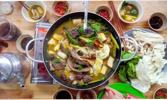 Nồi lẩu thơm ngon tại quán thắng cố Sapa A Nguyên