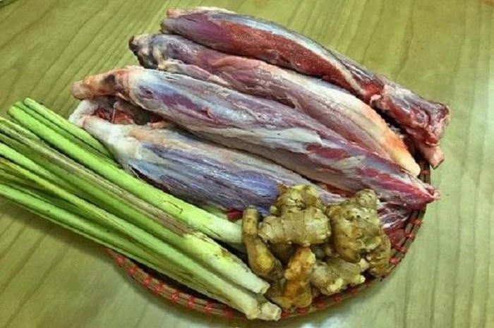 Lựa chọn nguyên liệu tươi mới để đảm bảo hương vị